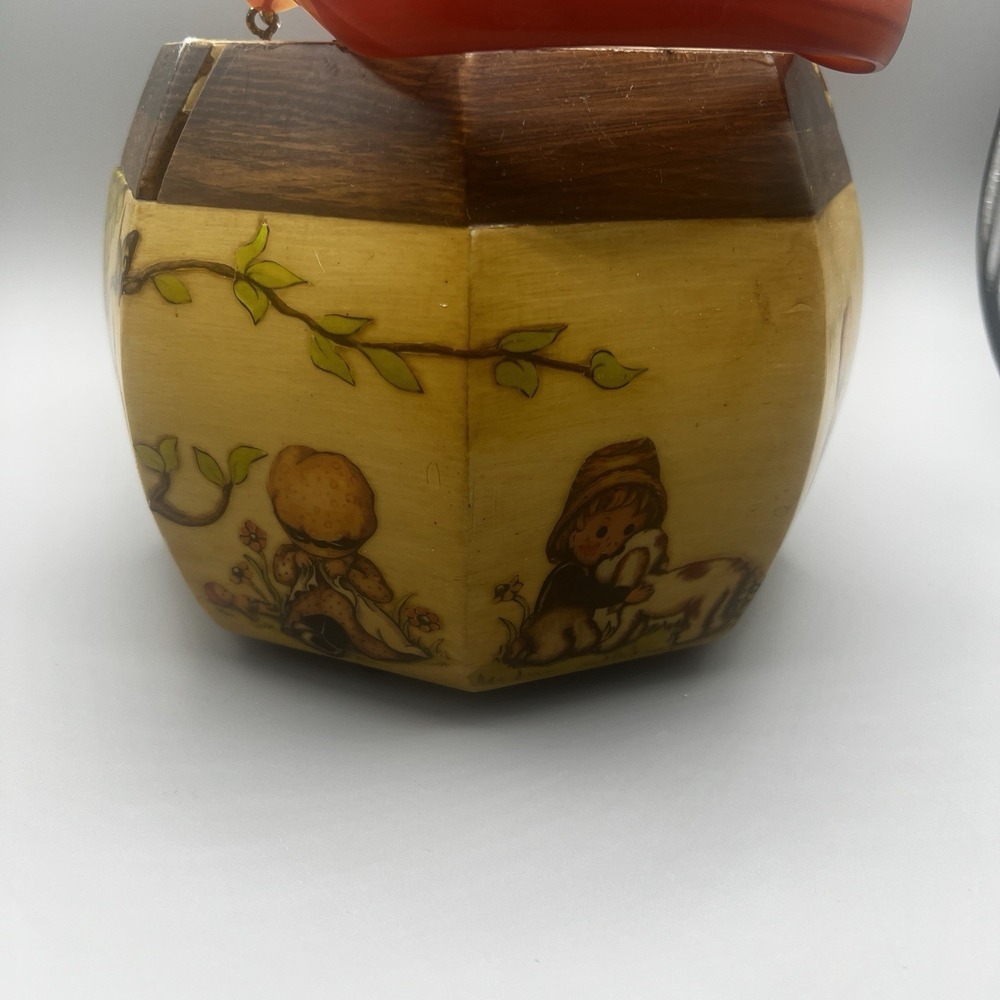 Vtg Octagonal Wooden Bucket Box Purse Lucite Handle Holly Hobbies 1974 Few Flaws - Picture 5 of 13